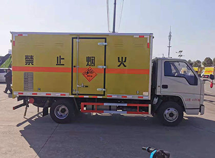 南江爆破器材运输车工人安全操作规范与智能技术保障